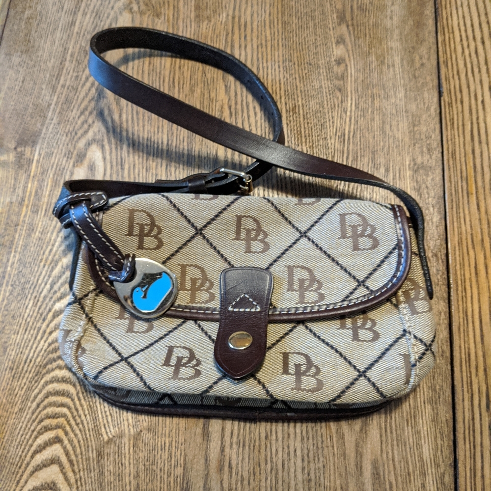 Dooney & Bourke small purse